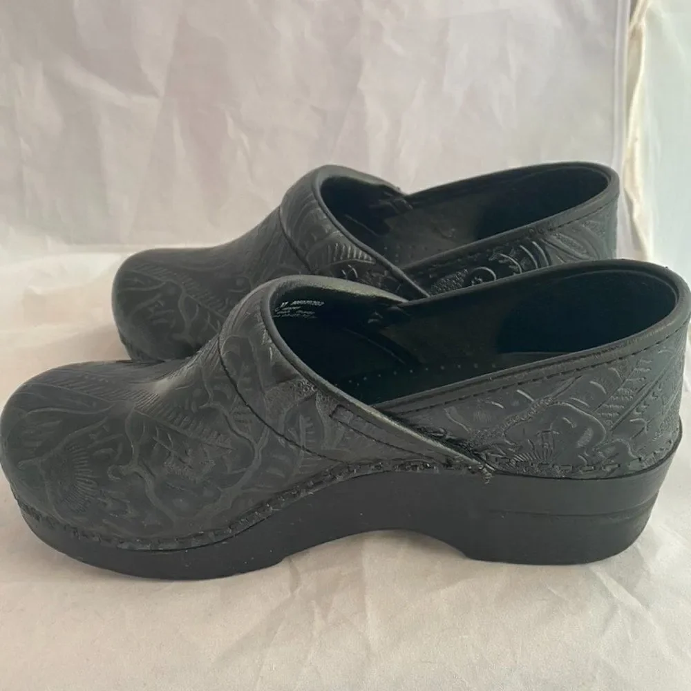 Dansko Clogs Black w/ Pattern - Sz 37 - Picture 8 of 10